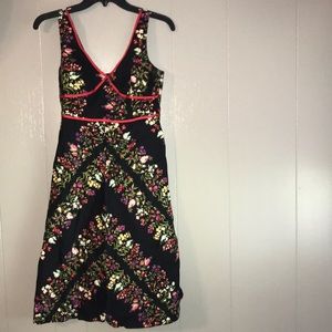 Women’s sleeveless dress size 4P